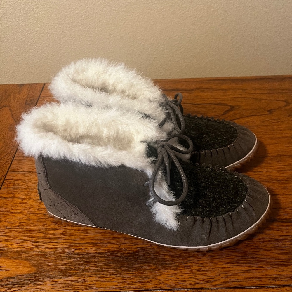 Sorel Out N About Moccasin Slipper- Size 8 - Picture 2 of 8